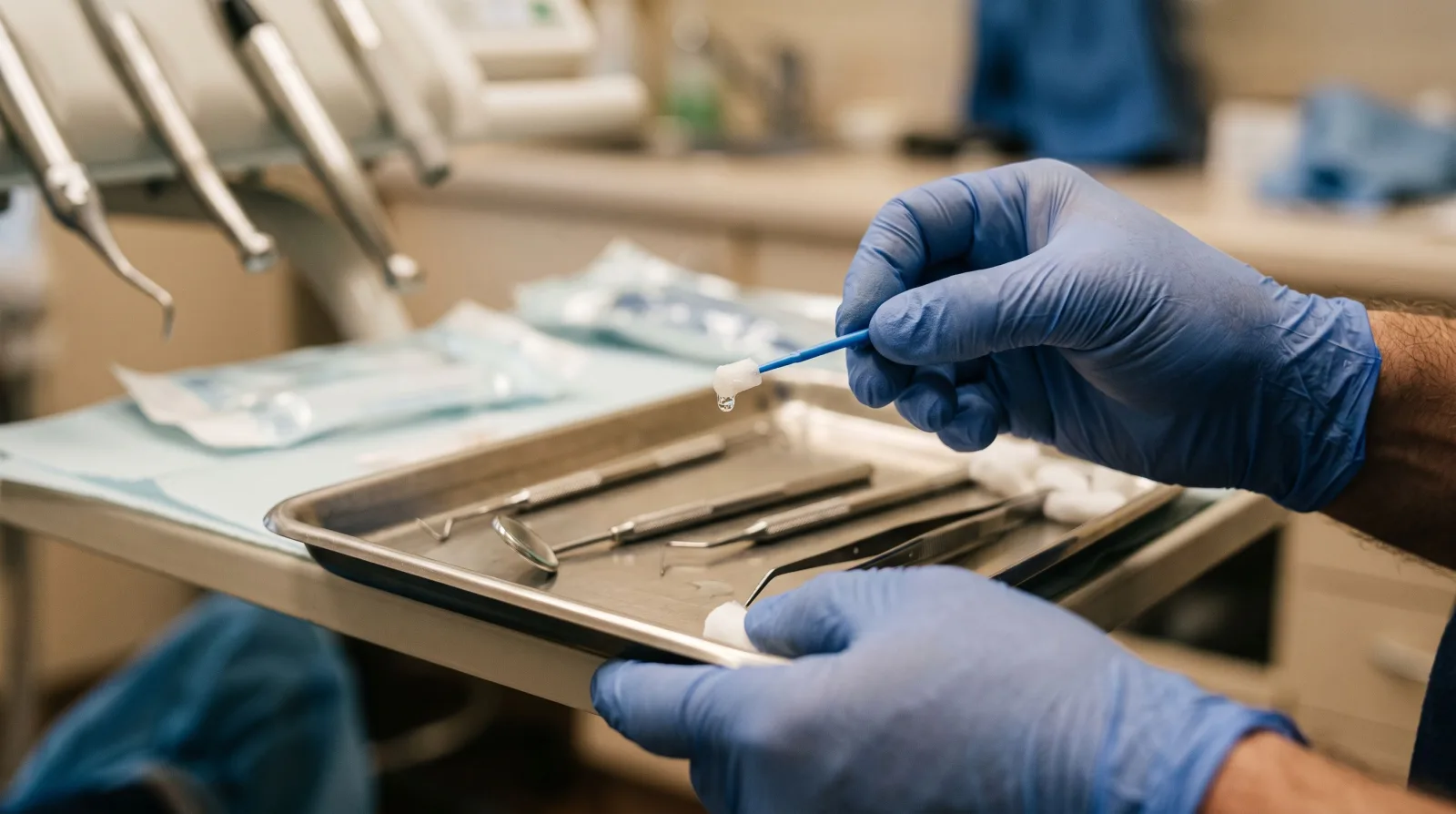 Contre les caries des enfants, un pinceau plutôt que la roulette