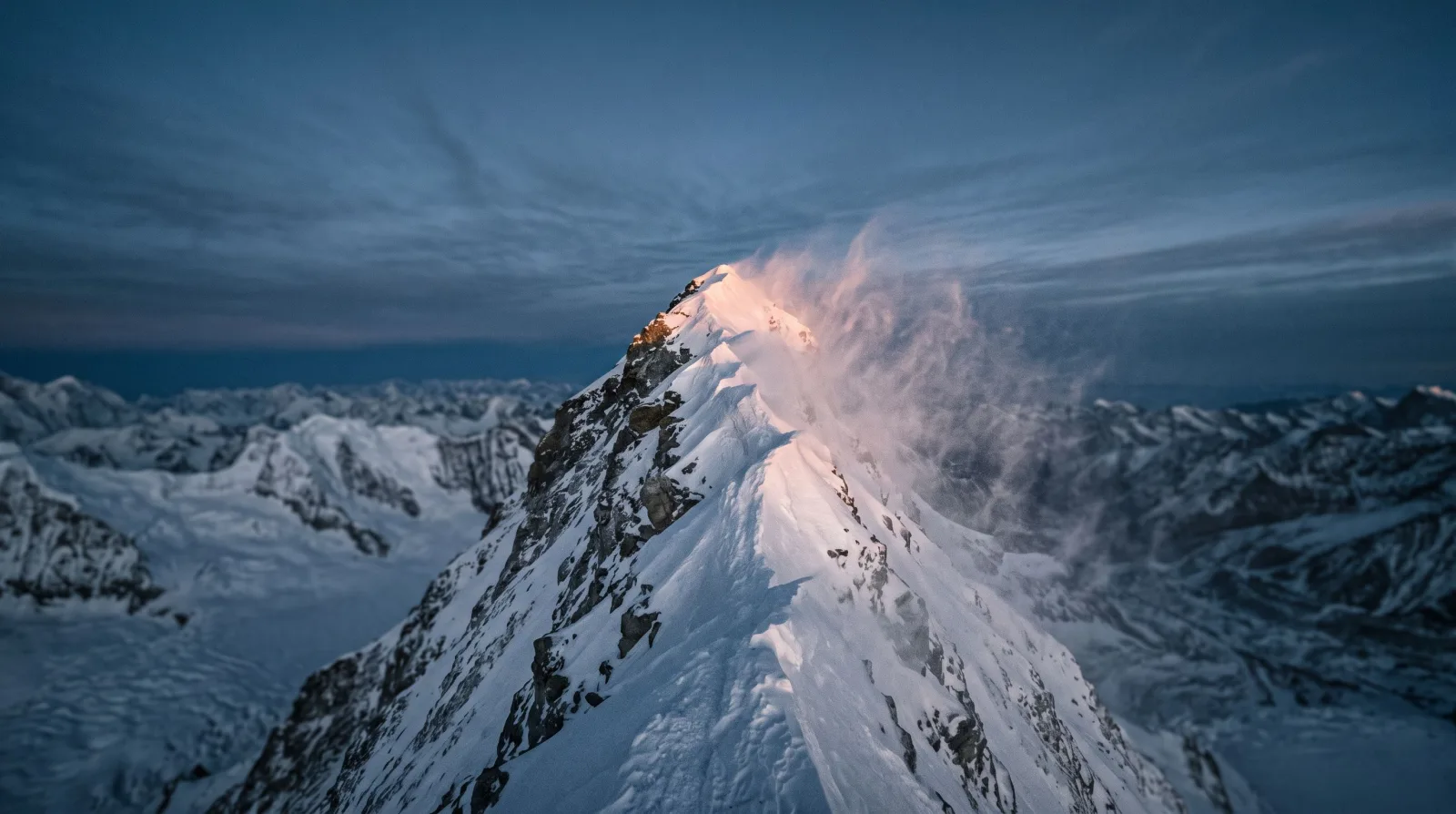Nirmal Purja, la star du doc Netflix « 14 Peaks », est mort dans une avalanche